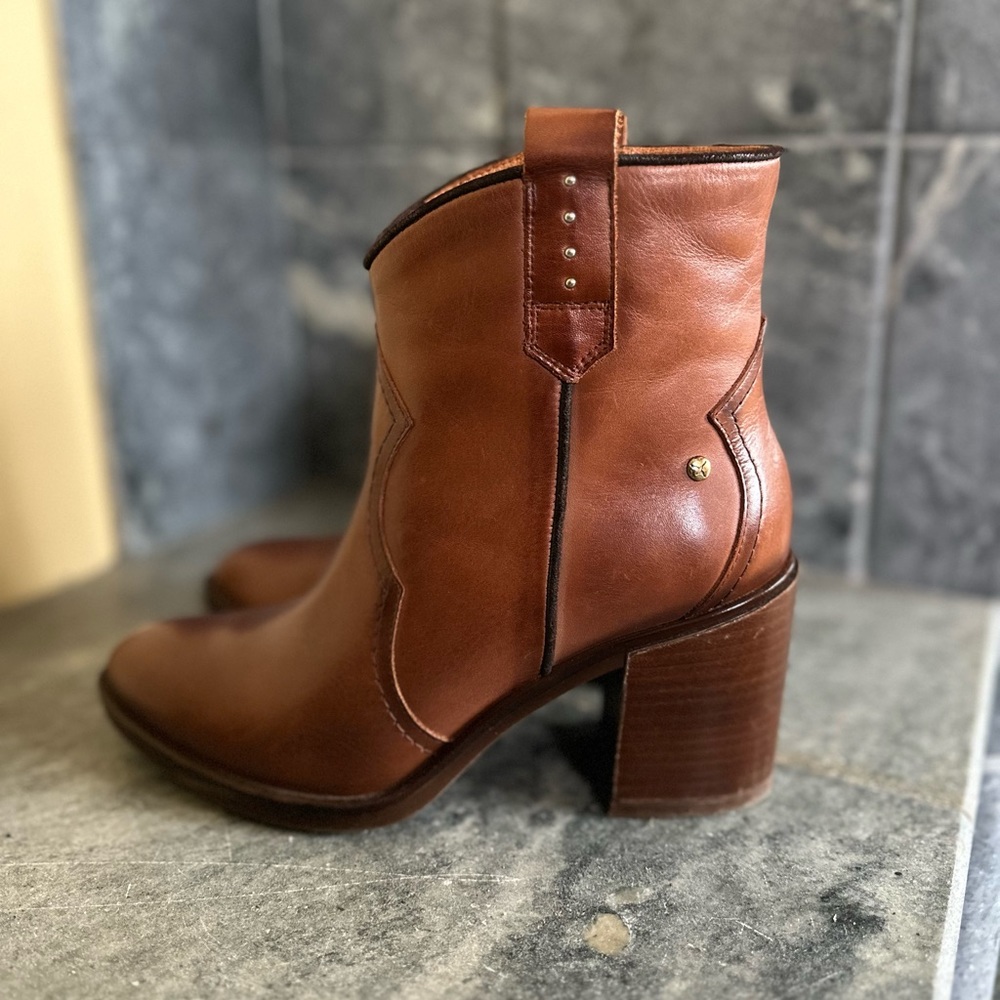 Pikolinos Rioja Western Ankle Boots with Heel